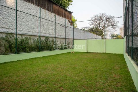 Image 12 - 881453